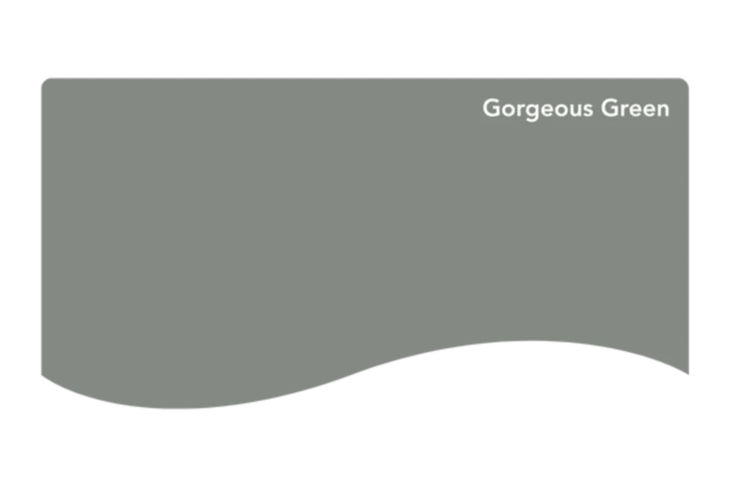 Ett färgprovskort märkt Gorgeous Green, med en jämn, dämpad gröngrå färg med en något vågig nederkant.